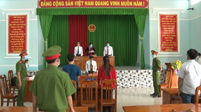 Người giật dây chuyền, người cất giữ, vợ chồng trẻ vướng vòng lao lý