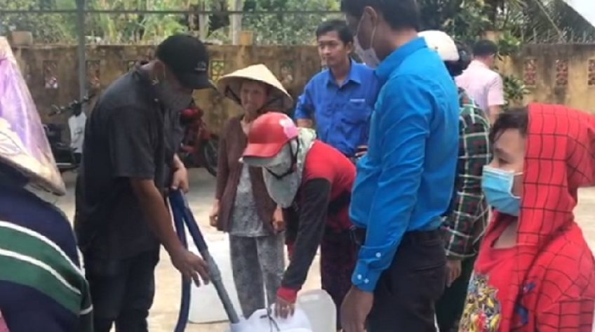 Gửi trao nước ngọt nghĩa tình