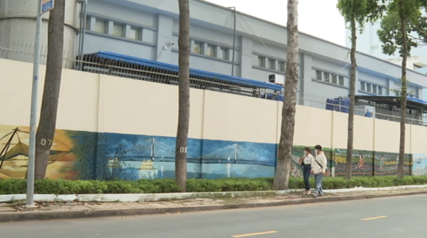 Những mảng tường ấn tượng tô điểm cho thủ phủ đất sen hồng