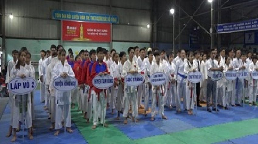 Lấp Vò: Hơn 100 vận động viên thi đấu karate