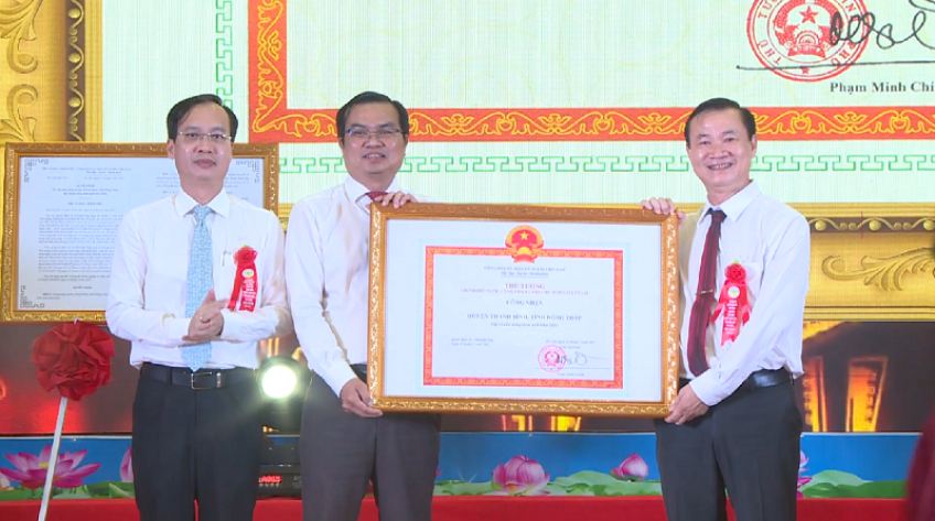 Công bố huyện Thanh Bình đạt chuẩn nông thôn mới