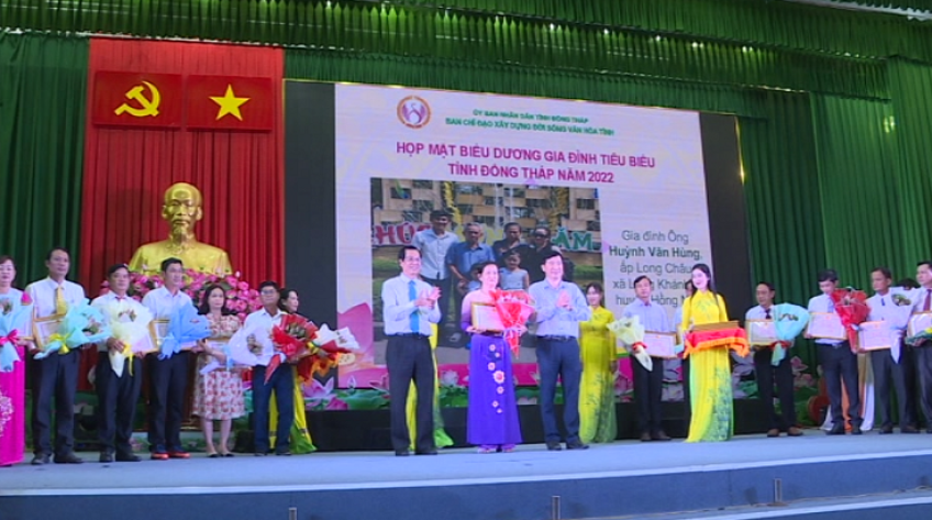 Đồng Tháp: Họp mặt biểu dương 150 hộ gia đình tiêu biểu