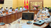 Khen thưởng nữ điều dưỡng nhận chăm sóc bệnh nhi Covid-19