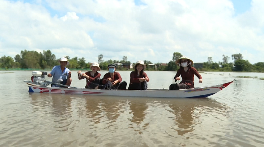 Nông dân Đồng Tháp làm du lịch mùa nước nổi