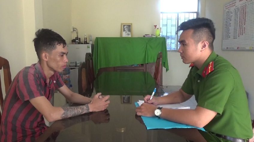 Bắt giữ, thu hồi tài sản đối tượng cạy cửa nhà dân trộm tài sản