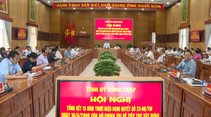 Tiếp tục dành sự quan tâm cho phát triển văn học nghệ thuật