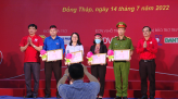 Đồng Tháp tiếp nhận hơn 1.000 bộ SGK trao tặng học sinh khó khăn