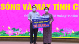 Khen thưởng nữ điều dưỡng nhận chăm sóc bệnh nhi Covid-19
