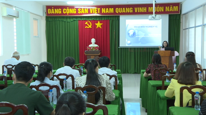 Tập huấn nghiệp vụ báo chí về xây dựng đảng