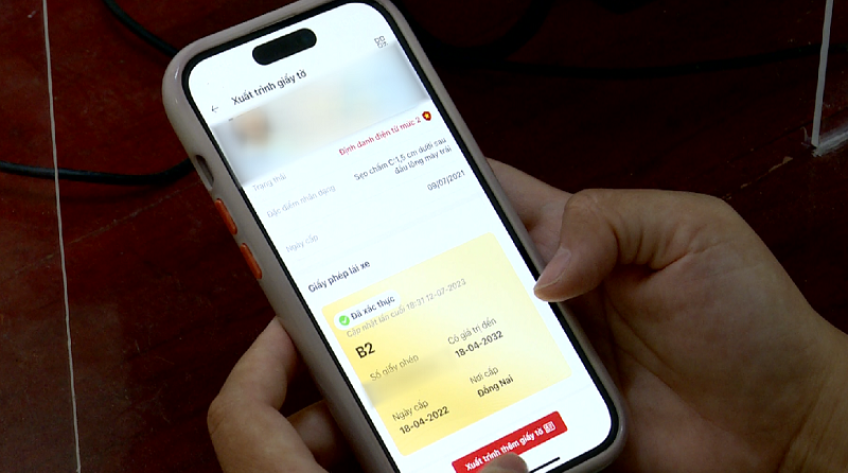 Cách xuất trình giấy phép lái xe bằng VNeID từ 15/9