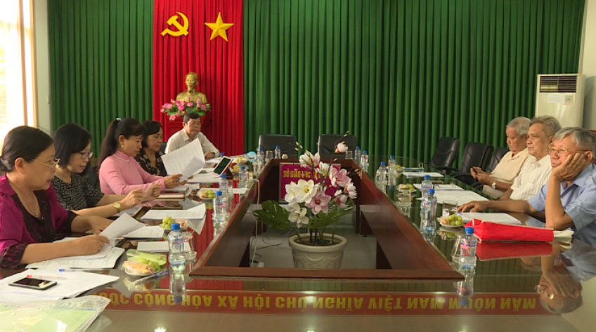 Họp bàn về việc nâng mức học bổng Quỹ khuyến học Nguyễn Sinh Sắc
