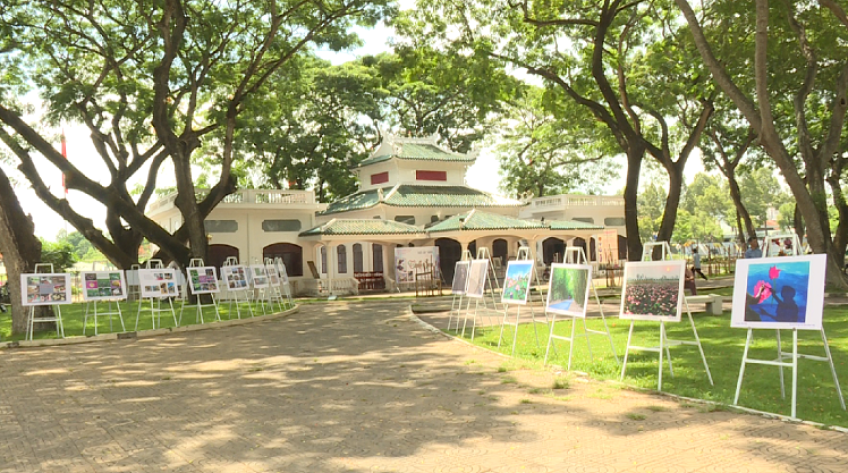 Triển lãm ảnh nghệ thuật và hiện vật cổ liên quan hình ảnh sen