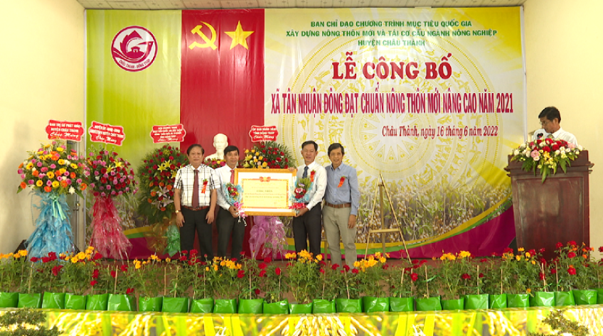 Tân Nhuận Đông, H.Châu Thành công bố đạt xã nông thôn mới nâng cao
