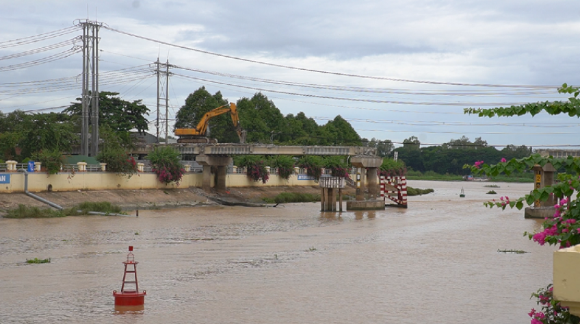 Hạn chế lưu thông qua kênh Hồng Ngự  - Vĩnh Hưng