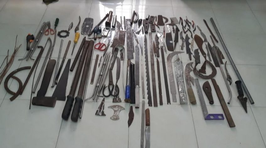 Làm việc về hành vi gây rối trật tự công cộng, đối tượng giao nộp 37 hung khí