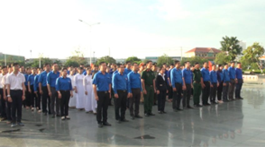 “Tuổi trẻ sen hồng nhớ lời di chúc theo chân Bác”