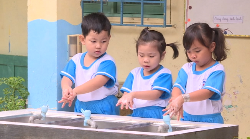 Làm gì khi bệnh tay chân miệng tăng nóng