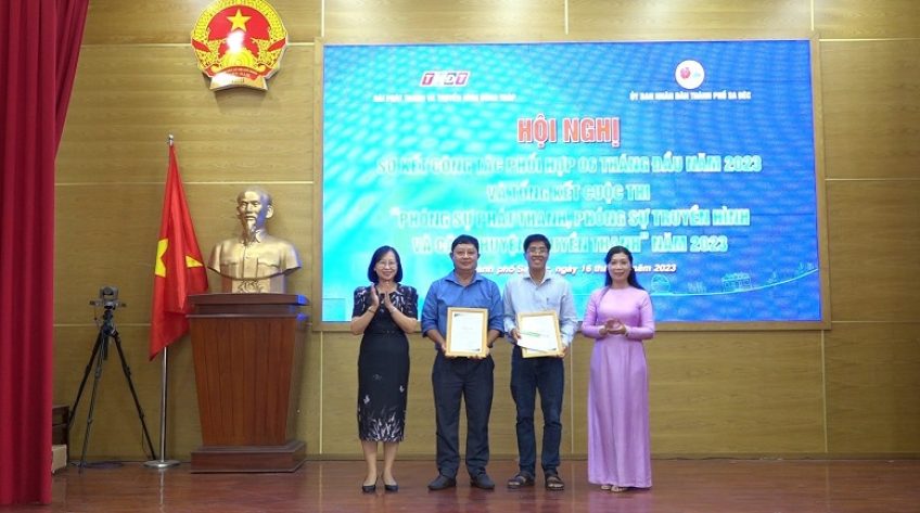 Trao giải Cuộc thi Phóng sự truyền hình, phát thanh và câu chuyện truyền thanh