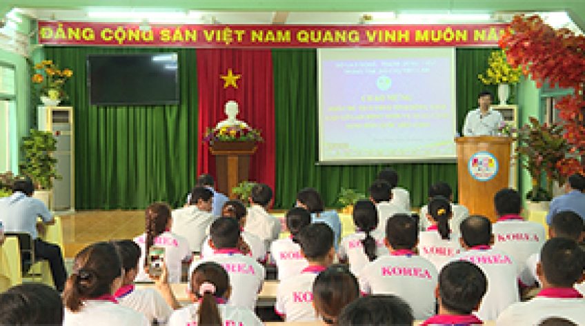Lãnh đạo UBND tỉnh gặp gỡ người lao động trước khi sang Hàn Quốc