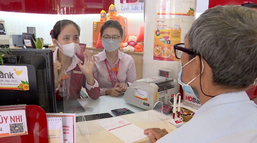 Lãi suất ngân hàng: Người gửi cười nụ, người vay khóc thầm