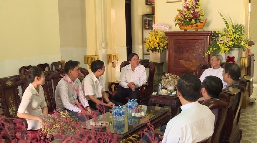 Đoàn công tác Đồng Tháp chúc mừng Giáng sinh tại các tòa giám mục Mỹ Tho, Vĩnh Long
