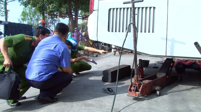 Tai nạn trong lúc sửa xe ô tô làm một người tử vong