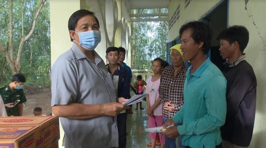 Phổ biến pháp luật, chống mù chữ cho các hộ khó khăn trở về từ Campuchia