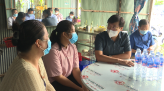 Phụ huynh đồng hành với con học online
