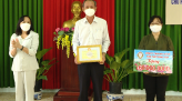 Phụ huynh đồng hành với con học online
