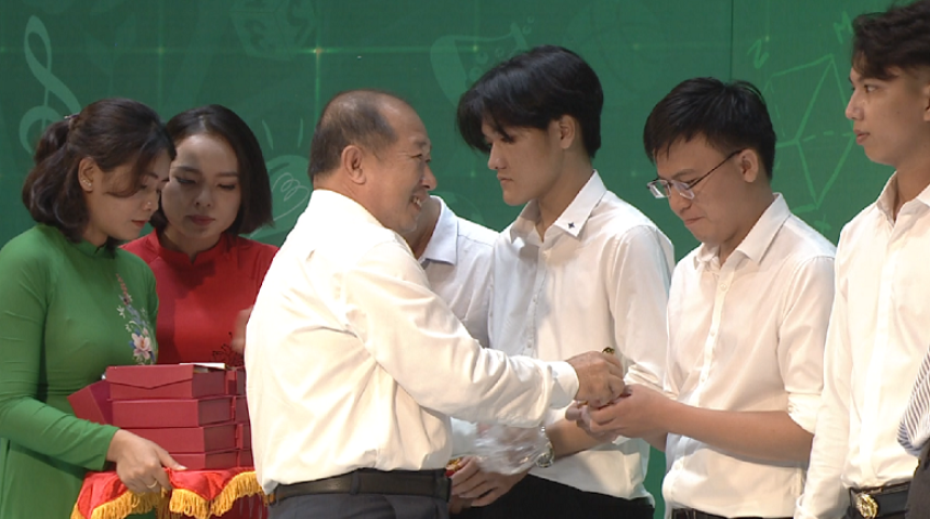 Học bổng Nguyễn Sinh Sắc qua 10 năm đồng hành với sự nghiệp giáo dục