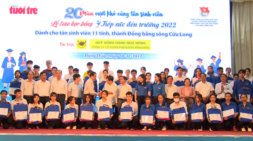Trao 95 suất học bổng Tiếp sức đến trường cho sinh viên ĐBSCL