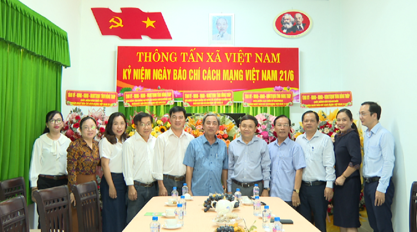 Thường trực Tỉnh ủy thăm, chúc mừng các cơ quan báo chí thường trú tại Đồng Tháp
