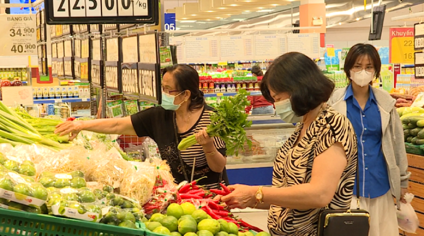 Giá cả hàng hóa giảm “nhỏ giọt”, chưa tương xứng với giá xăng dầu