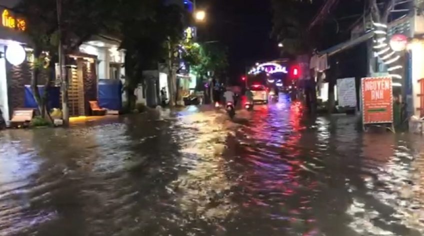 Triều cường và mưa gây ngập tại Sa Đéc