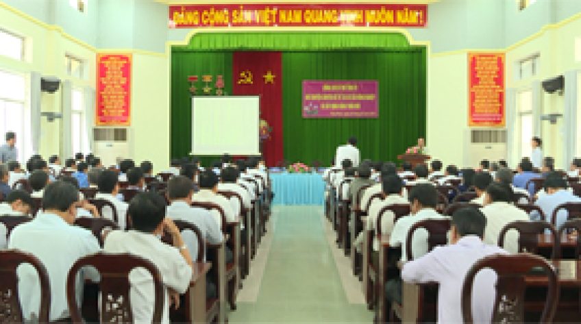 Bí thư Tỉnh ủy nói chuyện tái cơ cấu nông nghiệp và xây dựng nông thôn mới