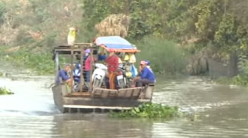 Nạo vét lòng sông, dân khổ sở lụy đò