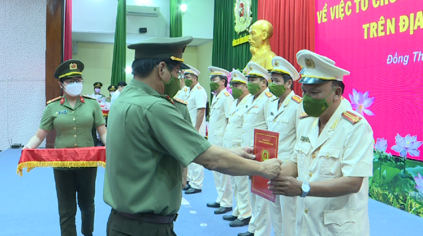 Công bố Quyết định của Bộ Công an về tổ chức công an xã, thị trấn chính quy