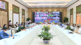 Nhiều tấn nông sản đang được vận chuyển trao tặng các địa phương, đơn vị và người dân