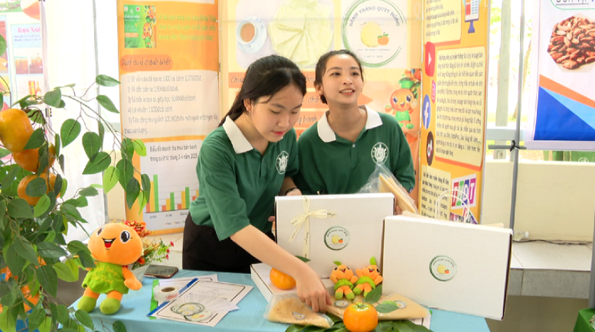 Bánh tráng quýt hồng đạt giải đặc biệt ý tưởng khởi nghiệp năm học 2022 - 2023