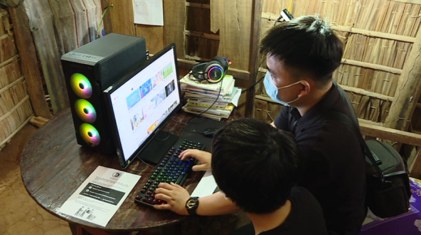 Huy động nguồn lực hỗ trợ thiết bị học online cho học sinh