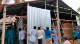 Trao quà cho người nghèo, người già neo đơn