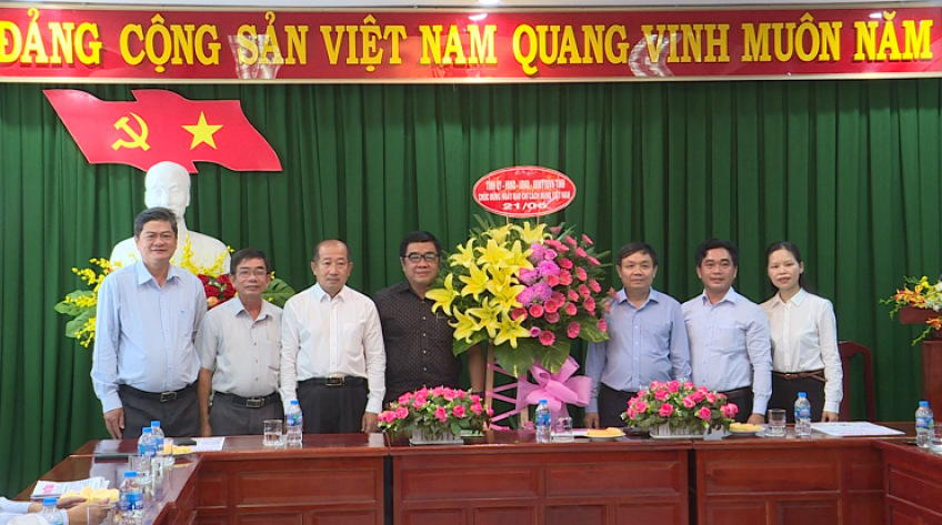 Lãnh đạo tỉnh thăm Báo Đồng Tháp, Hội Văn học nghệ thuật, Tạp chí Văn nghệ
