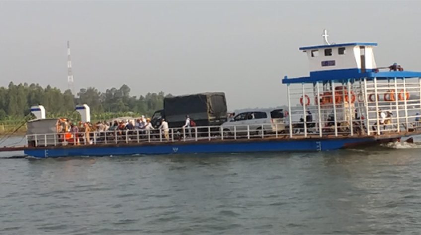 Phà đứt cáp, hành khách kẹt 2 tiếng trên sông