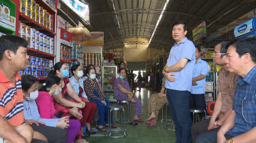 Lãnh đạo tỉnh Đồng Tháp thăm hỏi tiểu thương bị thiệt hại do cháy chợ