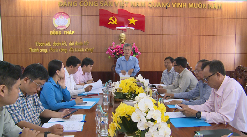 Song song vận động nguồn lực hỗ trợ và ý thức thoát nghèo của hộ nghèo