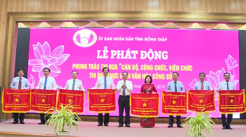 Đồng Tháp: Phát động thi đua thực hiện công sở văn hóa