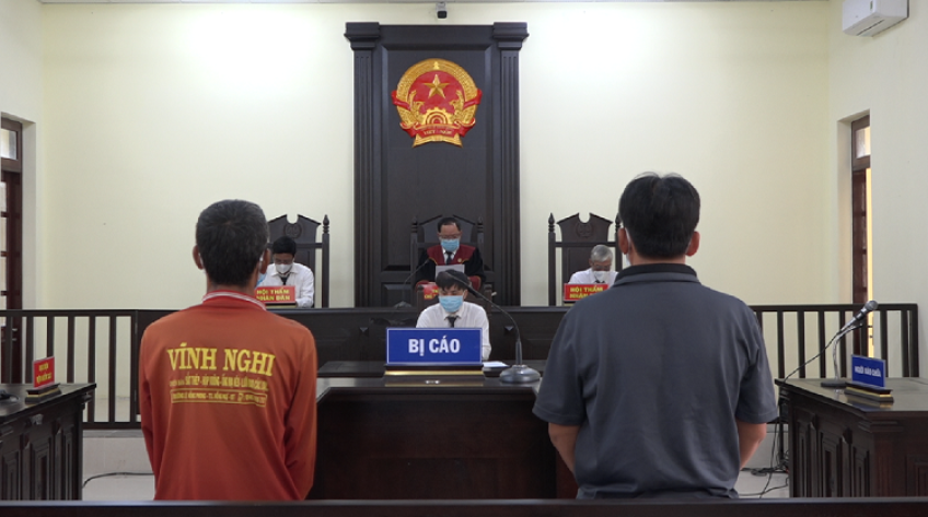 Hai người đàn ông nghèo vào tù vì tội đánh bạc