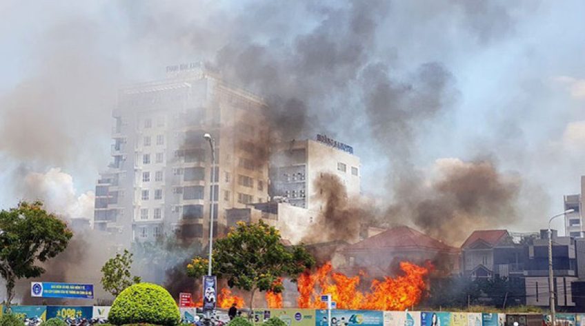 Dân thản nhiên đốt, 114 gồng mình một ngày 10 tin báo cháy... cỏ