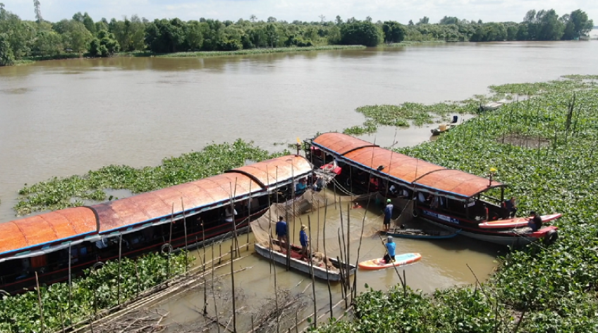 Phóng sự: Du lịch về với cội nguồn