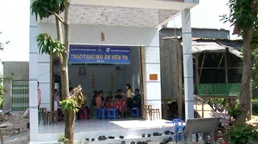 PNJ trao mái ấm thứ 214 cho người nghèo